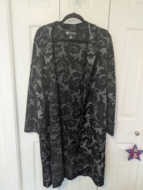 80Park Long Heavyweight Sweater Size Medium Black and Silver Jaquard